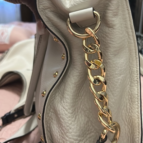 MK Hamilton - Picture 3 of 9